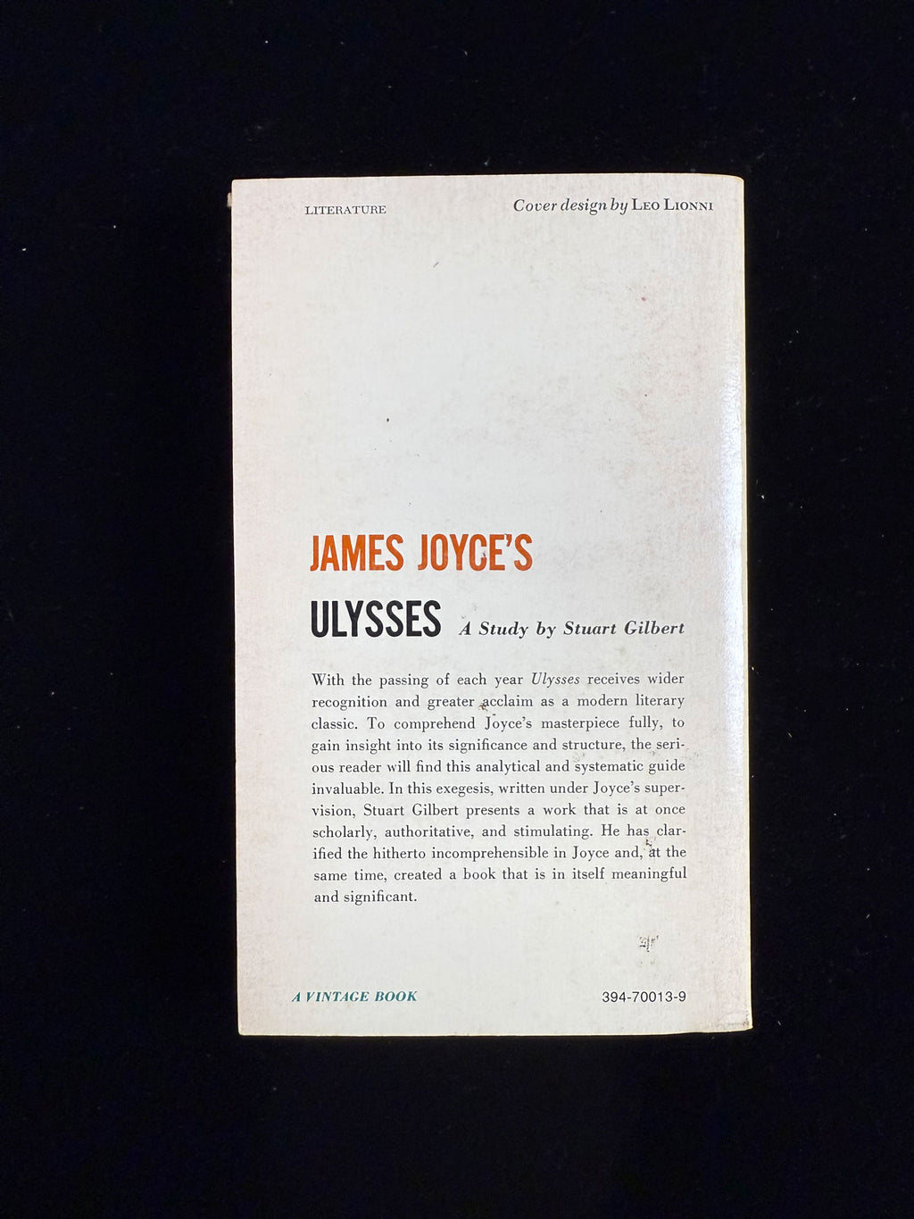 Book cover of 'Ulysses' by James Joyce with text on a black background