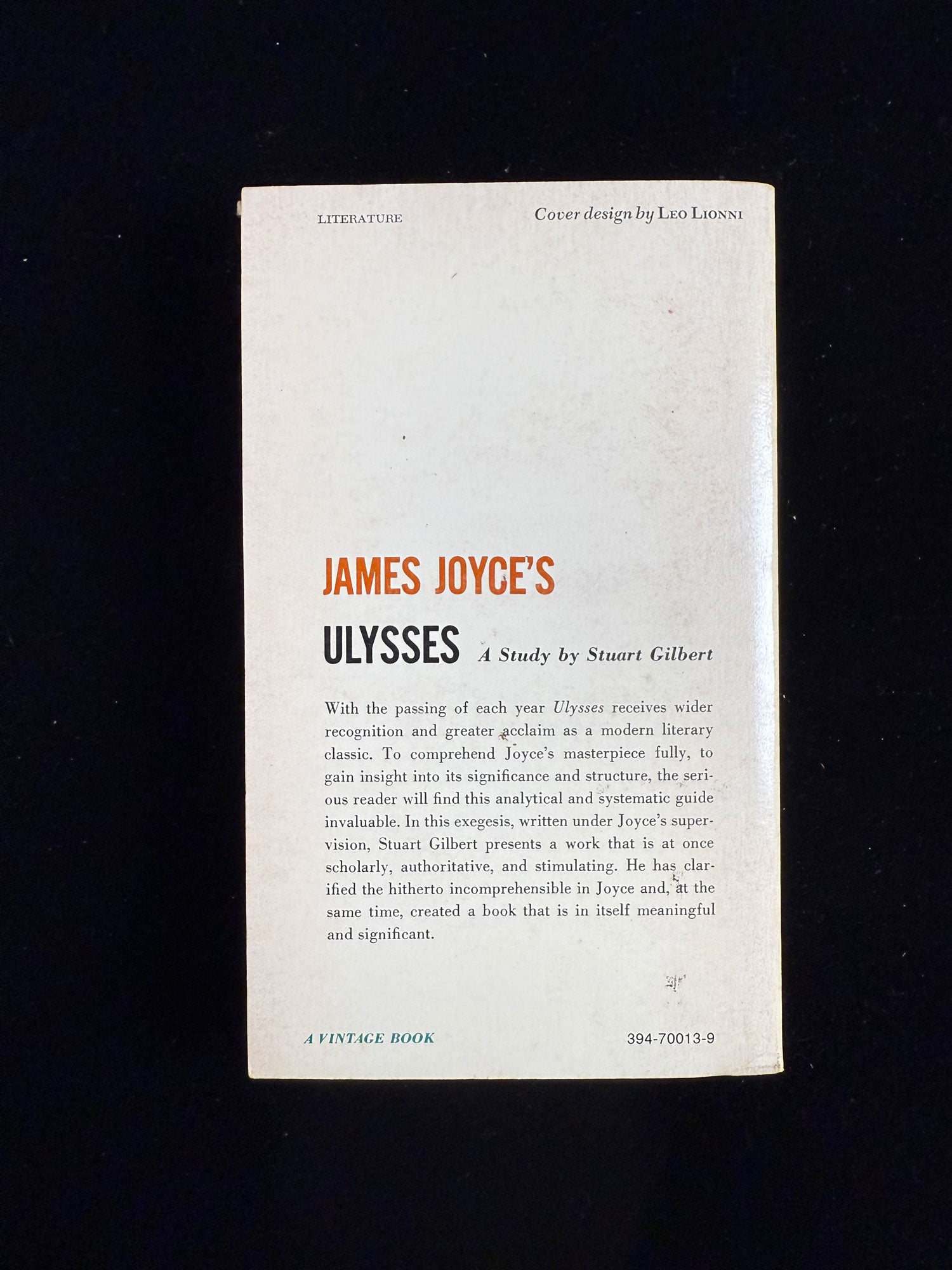 Book cover of 'Ulysses' by James Joyce with text on a black background
